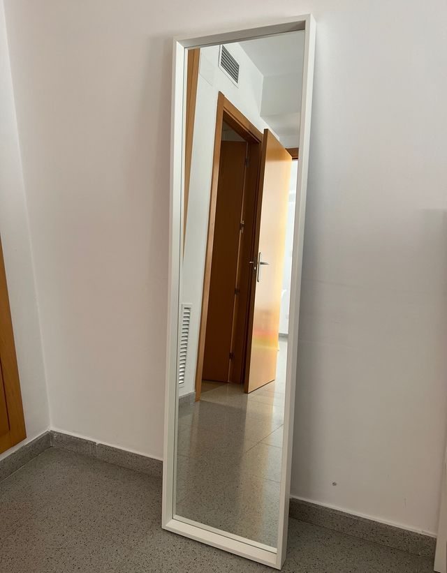 espejo blanco vertical