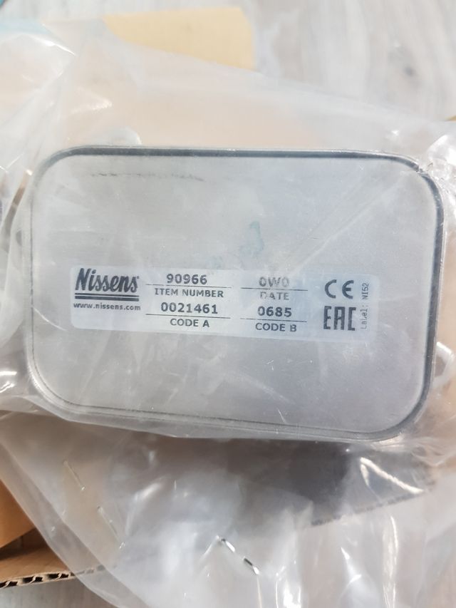 Enfriador de aceite Nissens 90966 / 9804281280