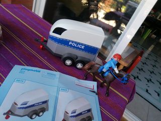 Playmobil 6875 6822 remolque caballo policia