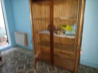 Armario y camas de castaño antiguo