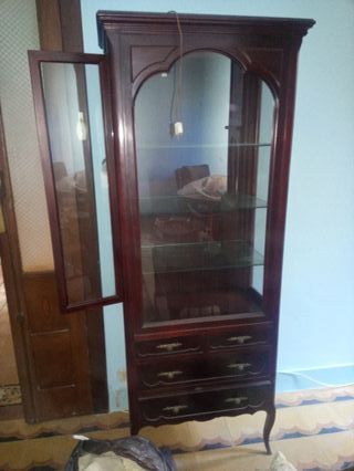 Armario y camas de castaño antiguo