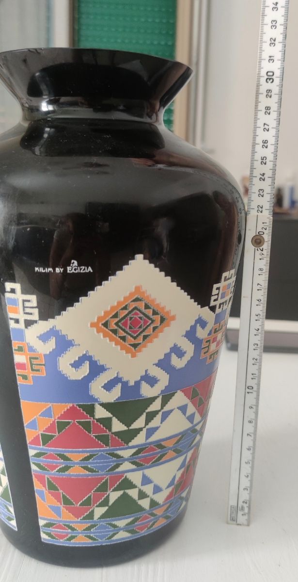 Vaso nero , raro, kilim by Egizia