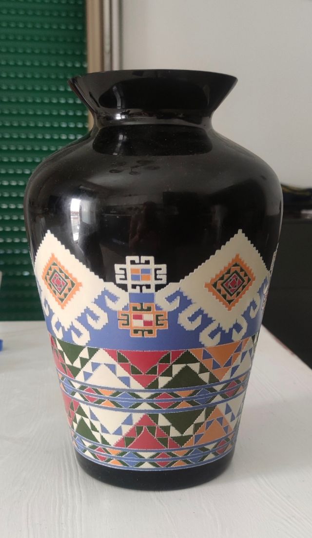 Vaso nero , raro, kilim by Egizia