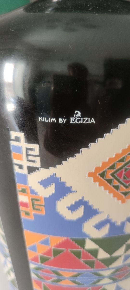 Vaso nero , raro, kilim by Egizia