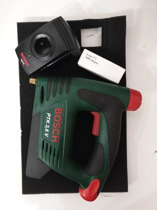 Clavadora Bosch PTK 3,6v. en buen estado