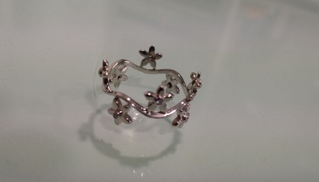 Anillo oro blanco y diamantes Tous