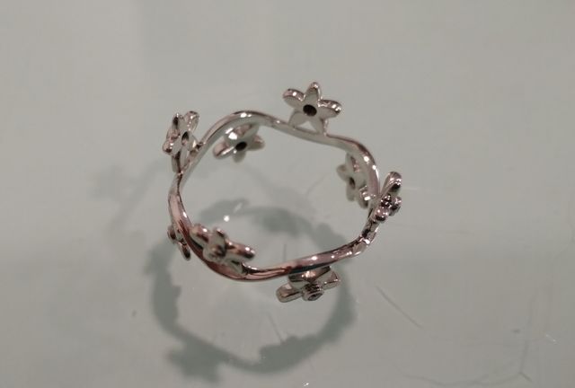 Anillo oro blanco y diamantes Tous