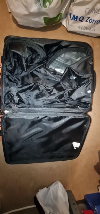 Trolley de cabina. Maleta con ruedas