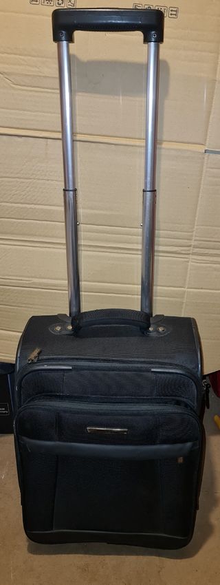 Trolley de cabina. Maleta con ruedas