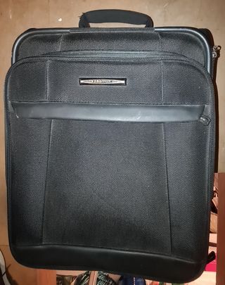 Trolley de cabina. Maleta con ruedas