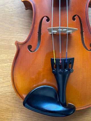 Violín de 1998 con arco, funda, respaldo de cuello