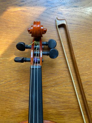 Violín de 1998 con arco, funda, respaldo de cuello