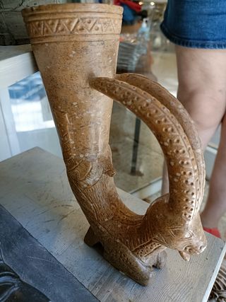 escultura ritual Persa piedra tallada a mano