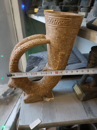 escultura ritual Persa piedra tallada a mano