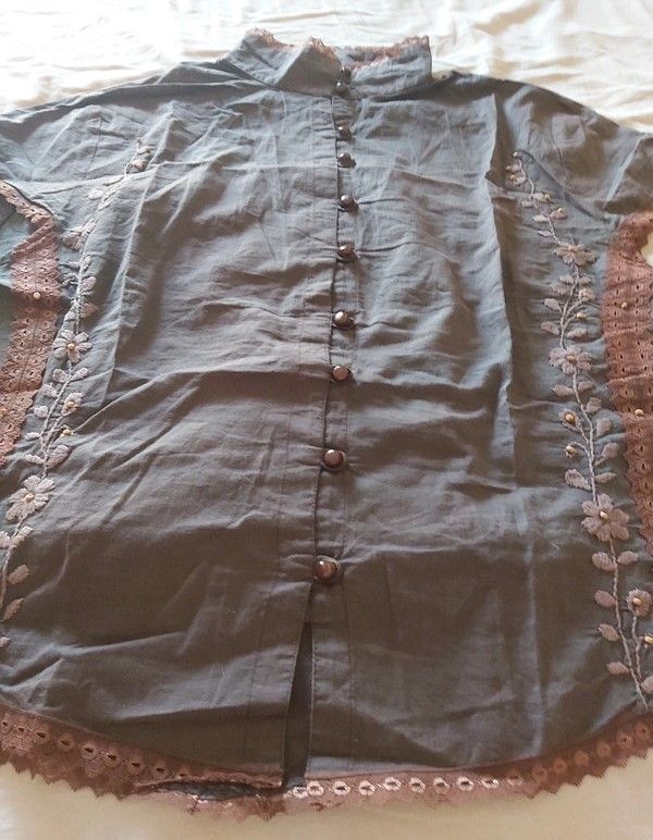 Blusa manga curta, castanho, bordados, tamanho L