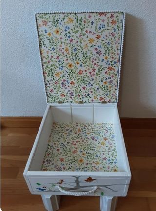 REPOSAPIES CON ALMACENAJE ARTESANAL