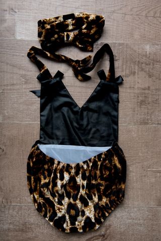 Peto rockero negro leopardo bebé 12 a 24 meses 