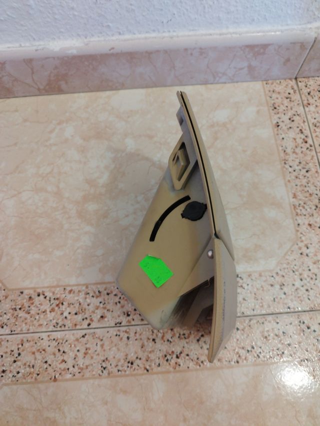 BMW e90 guantera pequeña