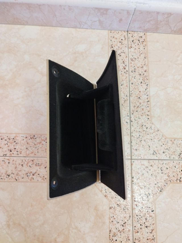 BMW e90 guantera pequeña