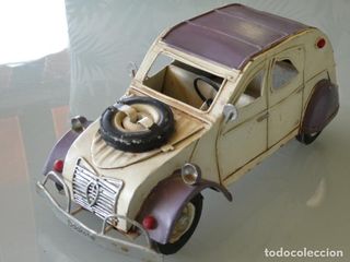 COCHE JUGUETE HOJALATA. TIPO CITROEN 2CV. 24X10X10