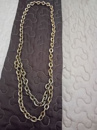 Cadena larga dorada