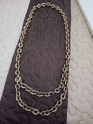 Cadena larga dorada