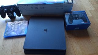 PS4 Slim 1tb con 1 mando y 2 juegos