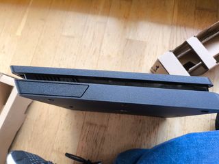 PS4 Slim 1tb con 1 mando y 2 juegos