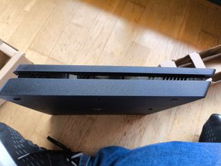 PS4 Slim 1tb con 1 mando y 2 juegos