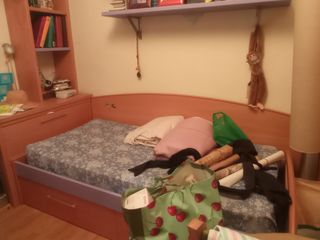 habitación completa con escritorio y cama nido