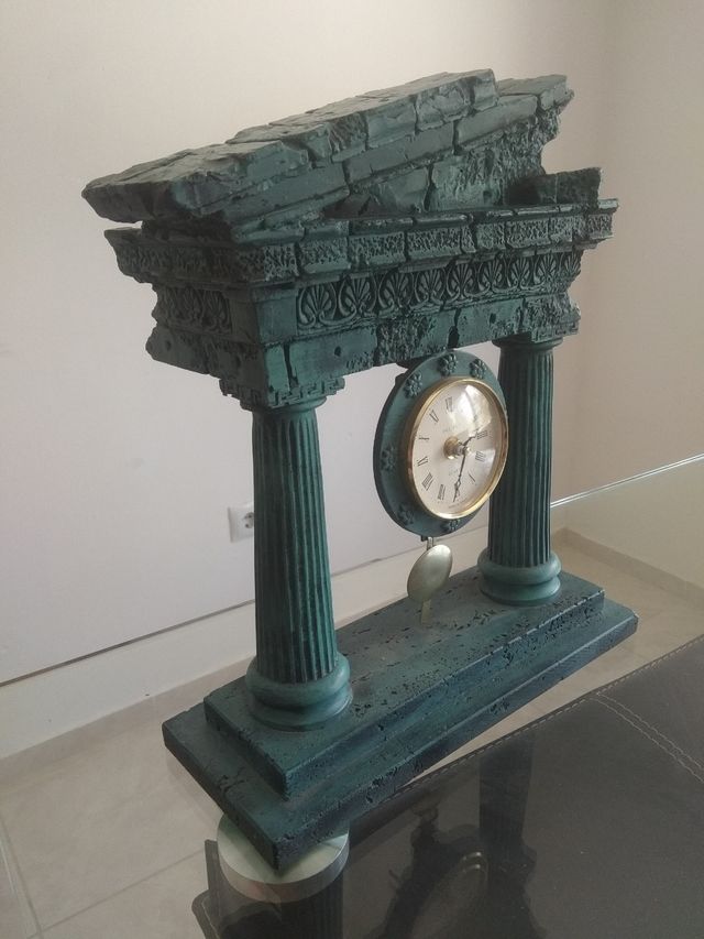 Reloj de Templo Griego