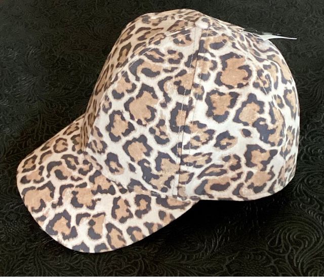 Cappellino con visiera maculato