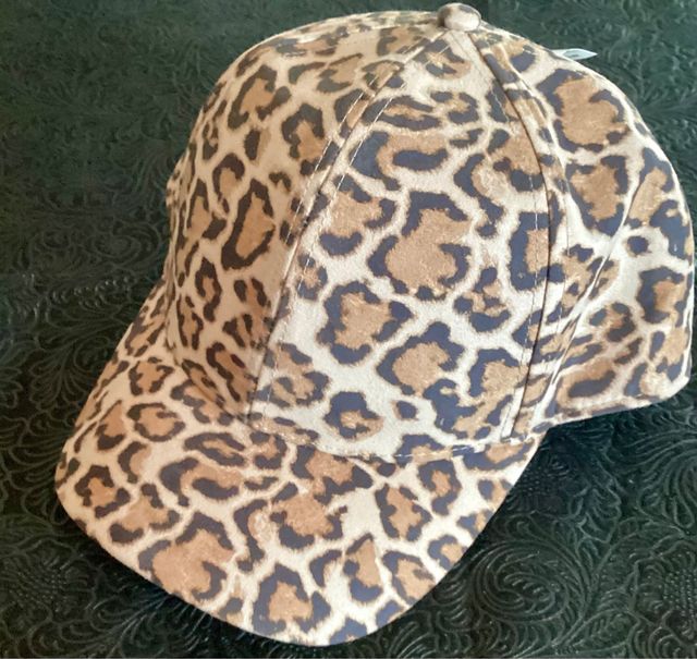 Cappellino con visiera maculato