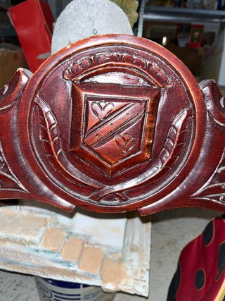 Sillón de madera antiguo