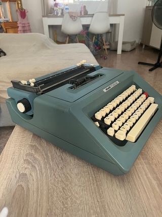Máquina de escribir OLIVETTI STUDIO 46