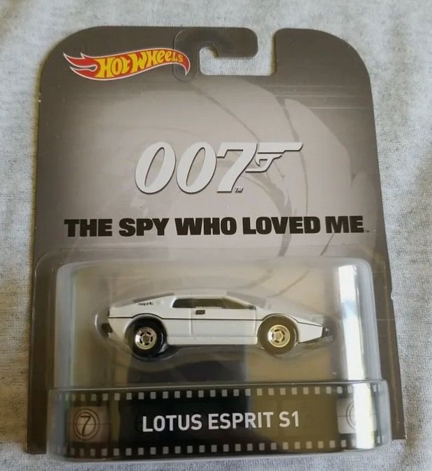 Hot Wheels Retro Entertainment Lotus 007 bond