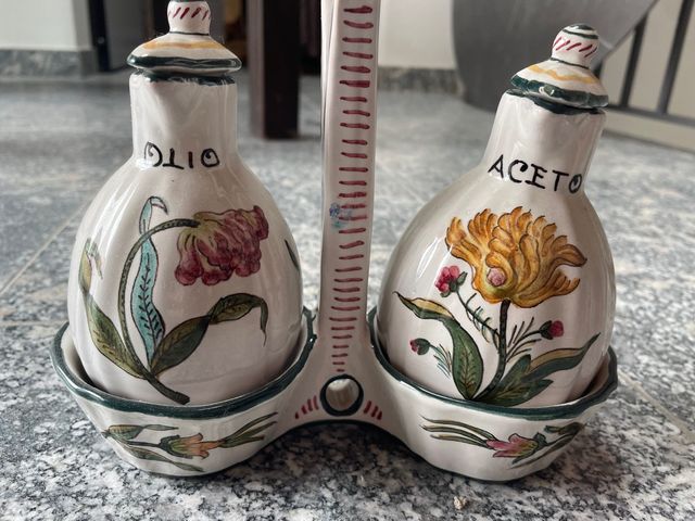 Set olio e aceto dipinti a mano ceramiche Deruta