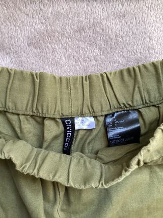 Pantalón ancho color verde militar H&M
