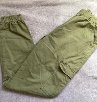 Pantalón ancho color verde militar H&M