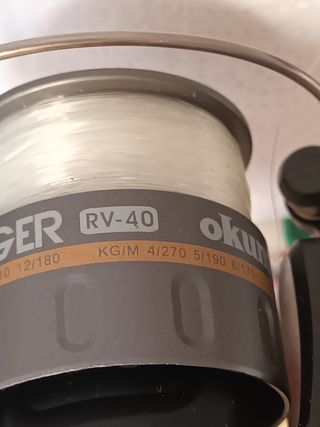 Carrete de pesca marca okuma