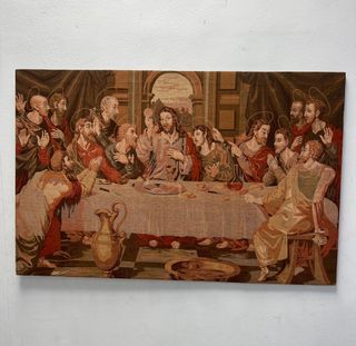 Antiguo tapiz representando la Santa Cena.