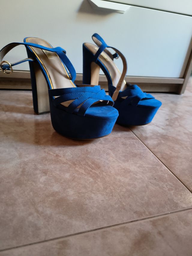 Tacones azules