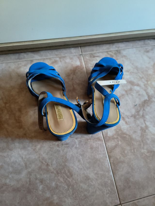 Tacones azules