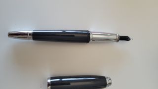 SE VENDEN BOLIGRAFOS Y PLUMAS