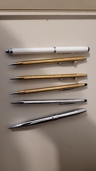 SE VENDEN BOLIGRAFOS Y PLUMAS
