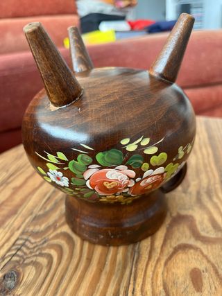 Vasetto in legno dipinto a mano con motivi floreal