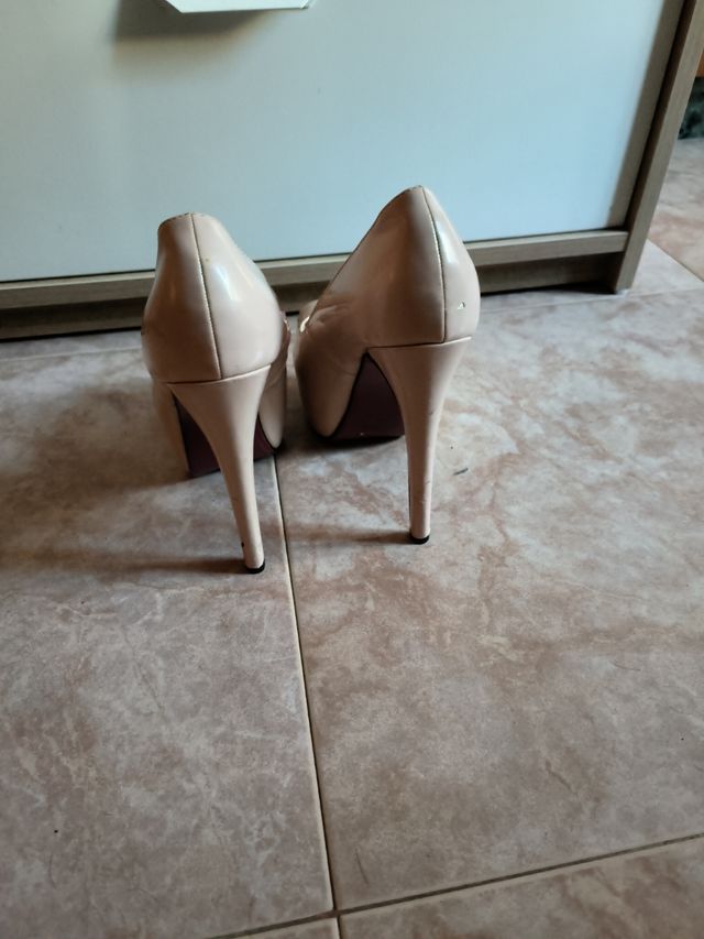 Tacones nude