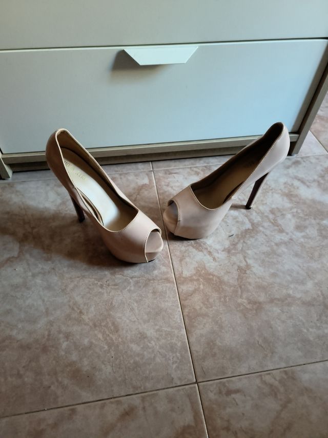 Tacones nude