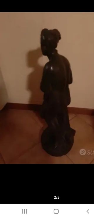 Statua in terracotta nera