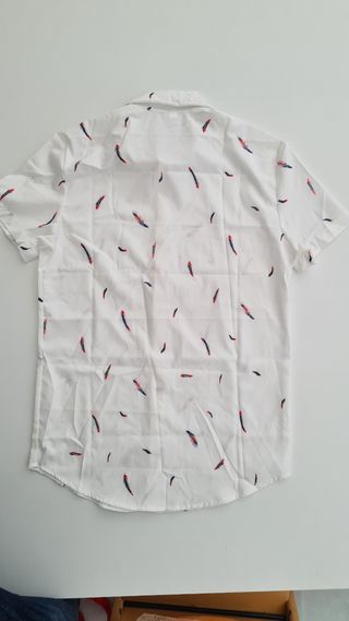Camisa hawaiana plumas